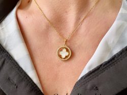 Lucky Flowe
Gold Necklace